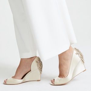 🆕Badgley Mischka Wedding Wedge Heel Peep Toe Pump